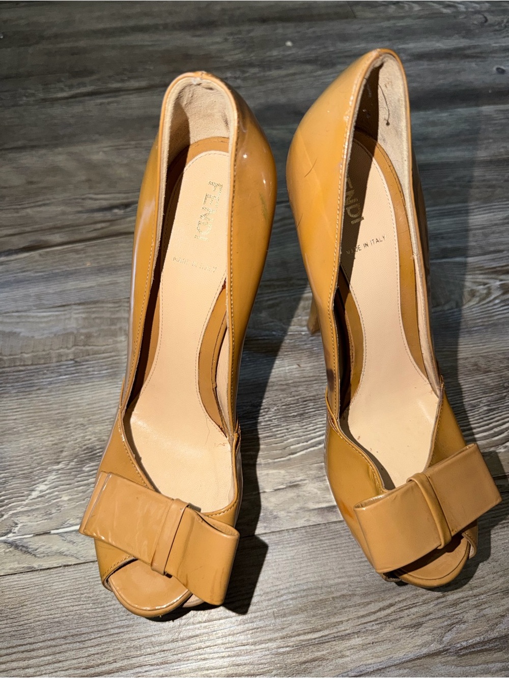 Nudę FENDI  Heels with Bow in Tan